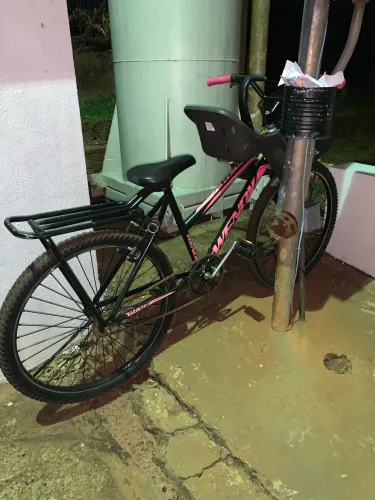 Vende se bicicleta com cadeirinha 450