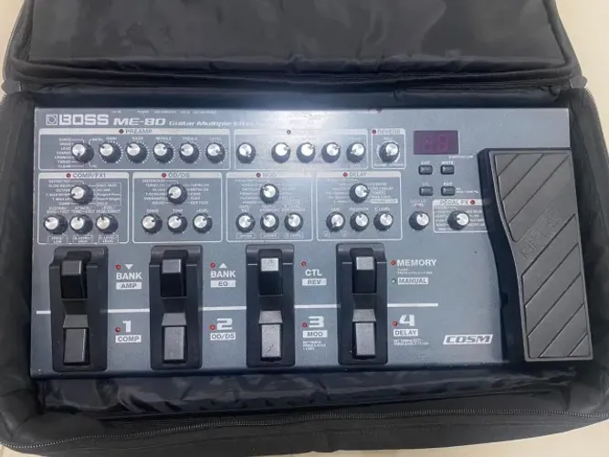 Pedaleira de Guitarra ME 80 Boss