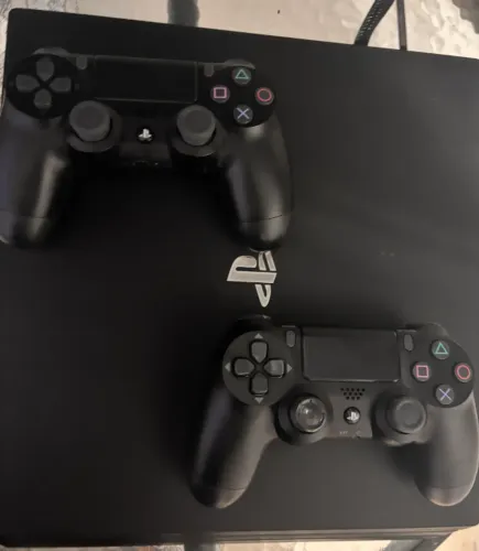 PS4 PRO - 1T DE HD EM EXCELENTE ESTADO