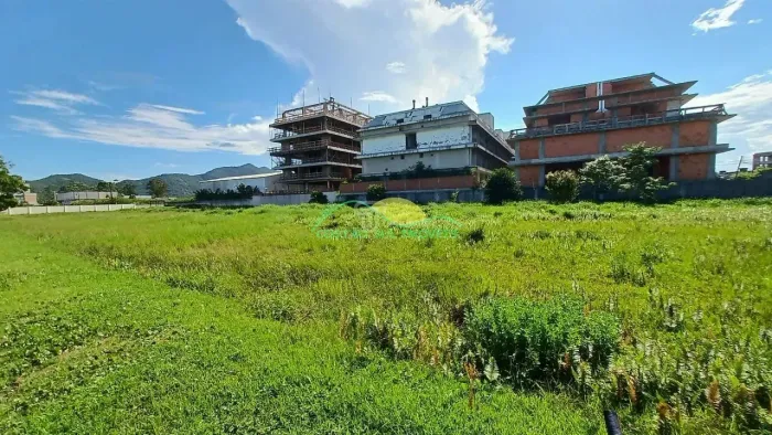 Terreno plano de 387,12m², plano, com ESCRITURA PÚBLICA, no Condomínio Caminho do Engenho