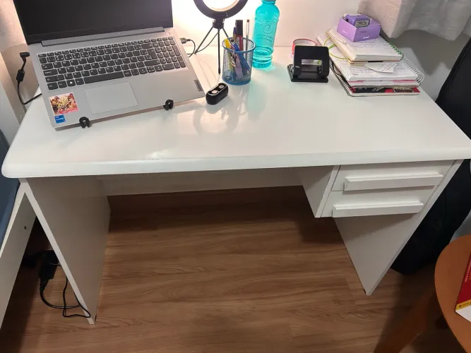 Escrivaninha para estudos