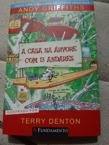 A casa na árvore com 13 andares