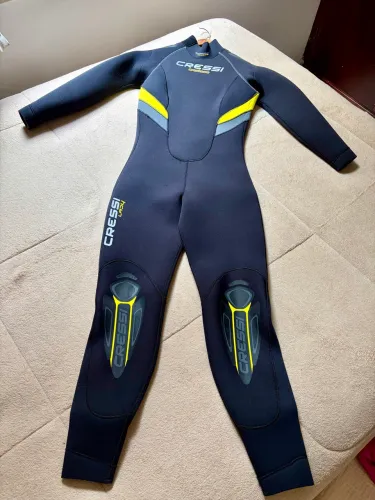 Roupa de Neoprene Cressi Feminina M - 5mm - R$ 700