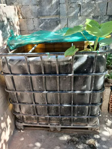 Bombona conteiner de 1000L ideal pra criar peixe ou usar como reservatorio de água