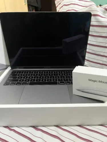 MacBook Pro 13 - i5 Quad-Core / 8GB RAM / 256GB SSD - Impecável + Caixa