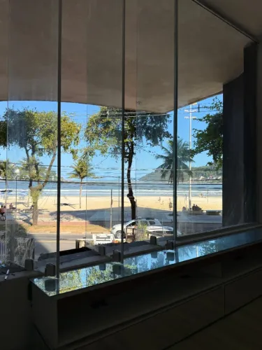 Ponto Comercial no Centro de São Vicente - Frente à Praia