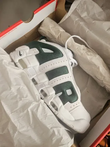 nike air more uptempo white fir (branco/verde) fz3055102