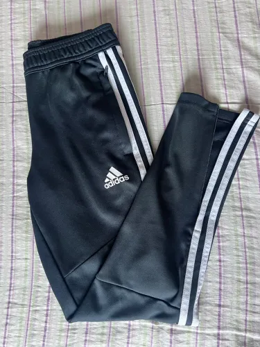 Calça adidas infantil P (veste 9-10 anos)