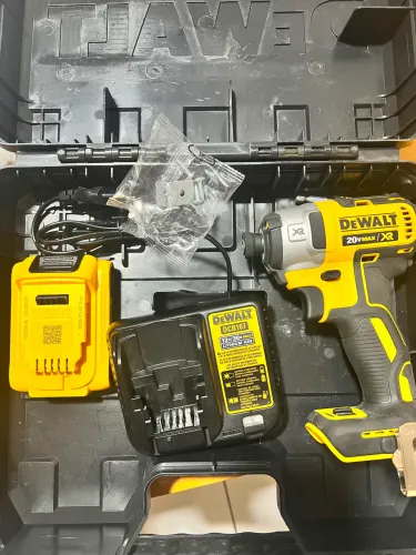 Parafusadeira de impacto dewalt 20v