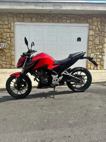 CB Twister 2023<br>12.000 KM<br>18.000,00