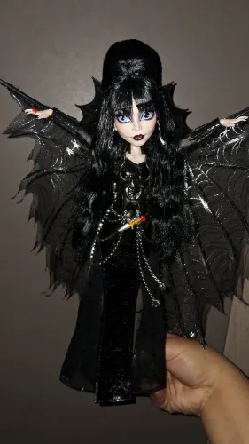 Monster High Elvira Skullector - SEM CAIXA