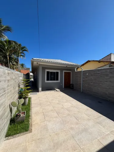 Vendo casa no Jardim Atlântico Leste - 350m da Praia.