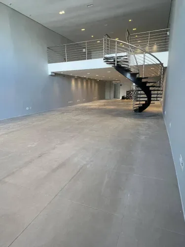 Prédio comercial 750m² com estacionamento - Água Fria