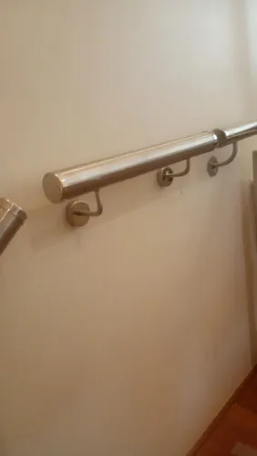 Manutenção em corrimão e guarda corpo inox e vidro solda etc