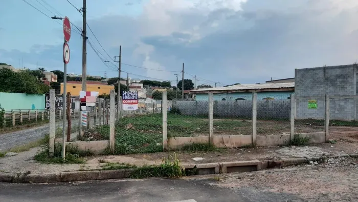 LOTE NO BAIRRO SERRANO COM 440 M² E 30 M² (FRENTE)