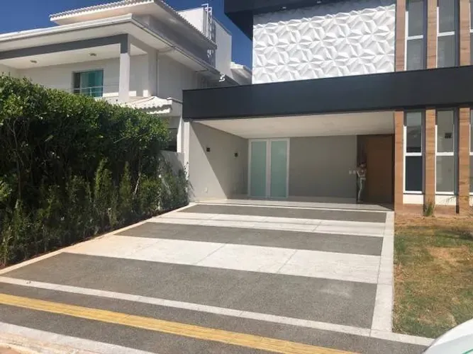 CASA DE ALTO PADRÃO COM 4 SUÍTES E PISCINA NO JARDINS MADRI GOIÂNIA