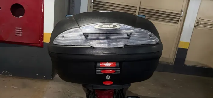 Baú Givi 45l. Com forração 