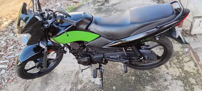 Vendo moto, bem conservada, único dono