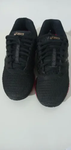 Tênis Asics ( modelp: Gel Quantum 180)original. ( made in Vietnam.) Tam.35. / Usado.