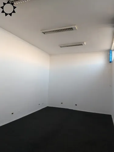 SALAS COMERCIAIS - KM 18