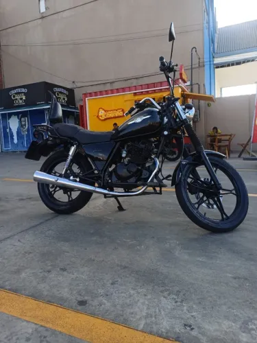 Suzuki Intruder 125 Moto Custom