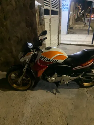 Vando cb 300 Repsol adição limitada com coisas poxa pra fazer