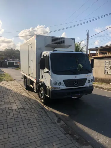 Caminhão Mercedes-Benz Accelo 2013 - Baú Frigorífico Resfriado e Congelado com V500