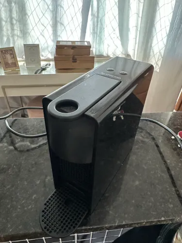 Cafeteira Nespresso Essenza Mini Preta 127V