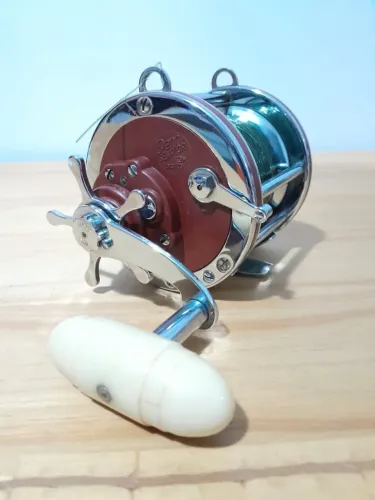 Carretilha PENN SENATOR 4/0 + Vara de pesca pesada de brinde