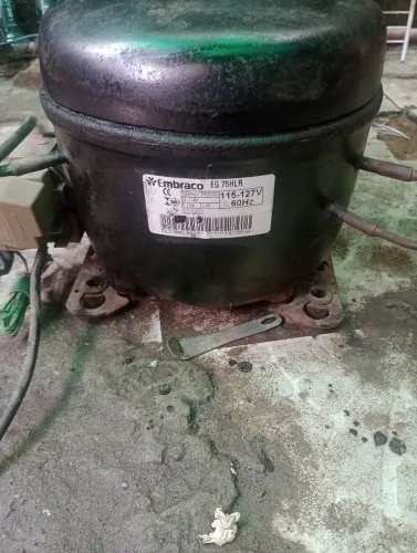 Vendo um motor de 1/5 pra geladeira grande e freezer 