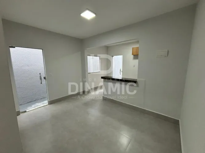 Casa à Venda no Setor Santa Fé 2 Quartos, Suíte, Garagem p 2 Carros.