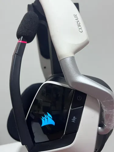 Headset Gamer Premium Corsair Void RGB Elite Wireless com 7.1 Surround - Preto e Branco