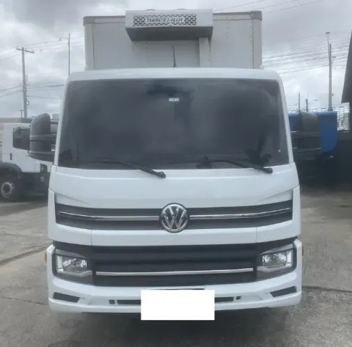 Vw Delivery Express Baú Refrigerado 2022 com parcelas