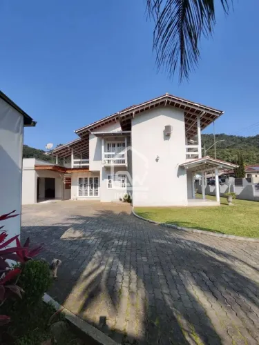 Sobrado com 183,17m² em Schroeder, SC