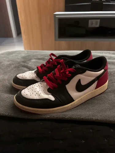 Jordan 1 Low OG Black Toe + Caixa