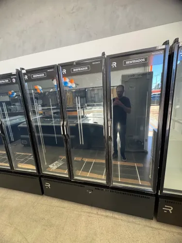 AUTO SERVICO VANGUARD RESFRIADOS 3 PORTAS - PRETO INTERNO NOVO