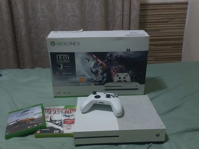 Xbox one S 1tb com controlhe de Xbox series S com hall effect