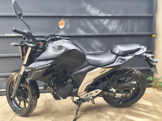 Vendo moto fazer 250