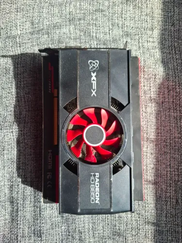 Placa de vídeo Radeon HD 6850 XFX 