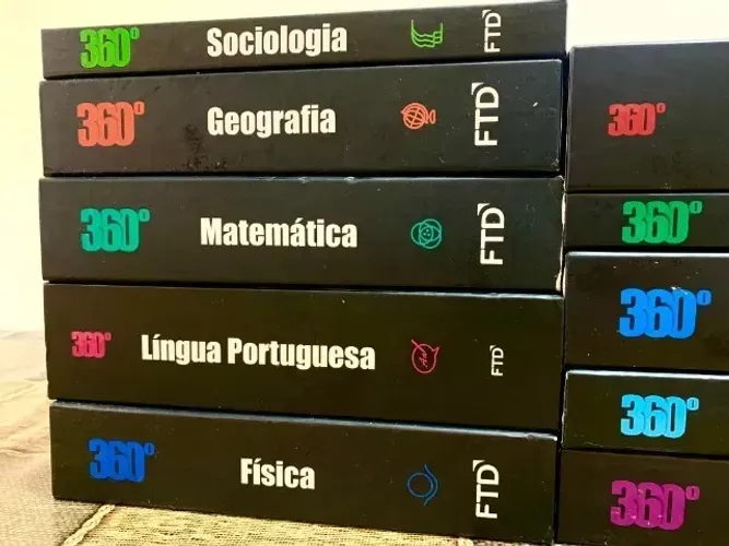 Coleção completa de livros FTD 360 graus, alguns ainda fechados sem uso. Coleção completa