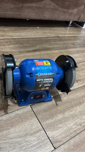 Moto Esmeril Bremem Bivolt, 350W de potência, acompanha 2 Disco.