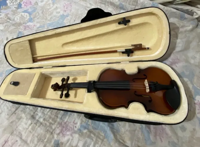 Violino Infantil 1/4 + arco e estojo (PARA REPARO)