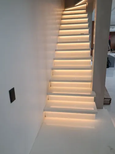 Escadas em mármores e Granitos 