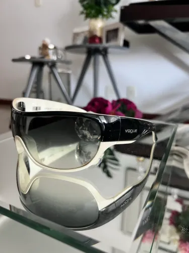 Óculos de Sol Vogue Original Bicolor - Estiloso e Moderno - Feminino