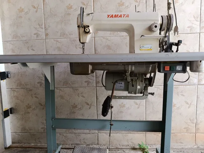 Máquina industrial costura reta YAMATA