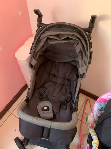 Vende-se carrinho de bebê semi novo