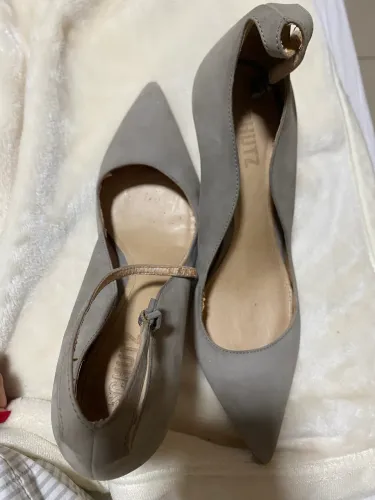 Scarpin schutz cinza 38