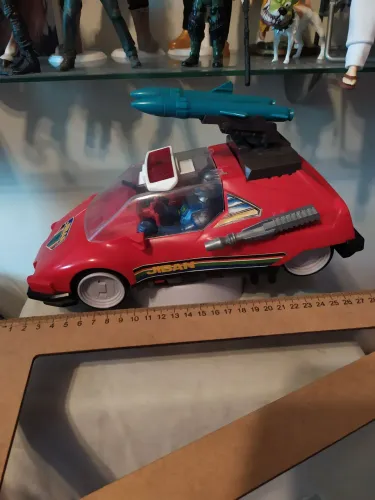 VEÍCULO + FIGURA DO JIBAN DA MARCA TOEI