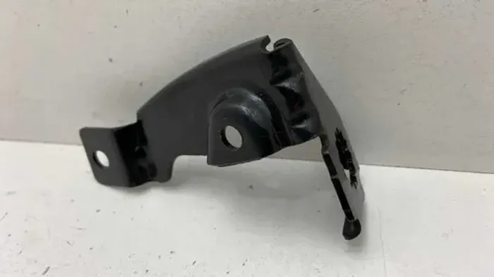 Suporte De Mangueira De Freio Direito Mercedes Cla200 2017