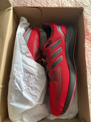 Tênis adidas Flamengo com etiqueta